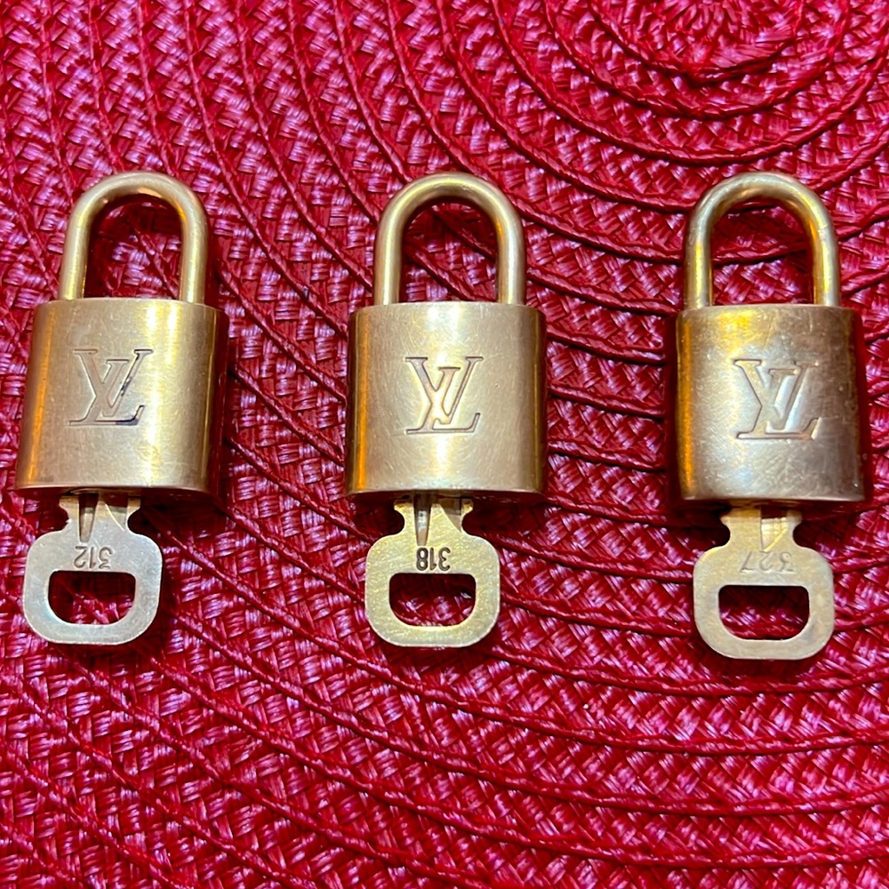 Louis Vuitton Lock and key (3 Set )
